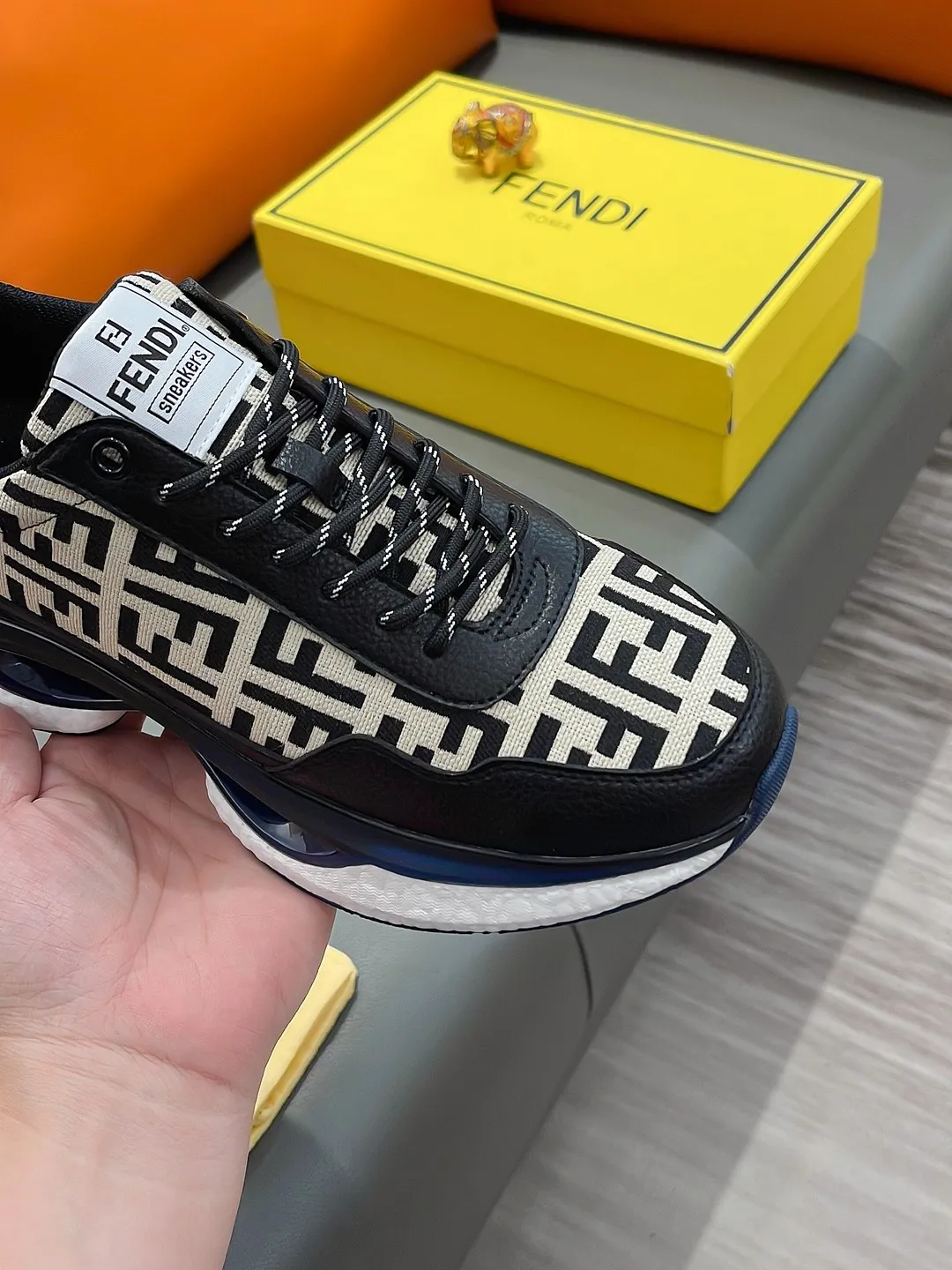 Men's shoes FENDI "Fendi" P440 Regular size: 38-44 (casual shoes) Product materials: Selected cowhide upper, soft sheepskin lining; original outsole.